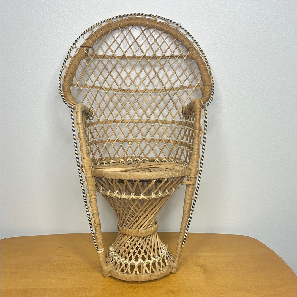 Vintage 🦚 Doll Size Woven Rattan Peacock Chair w/ Black & White Trim Home Decor